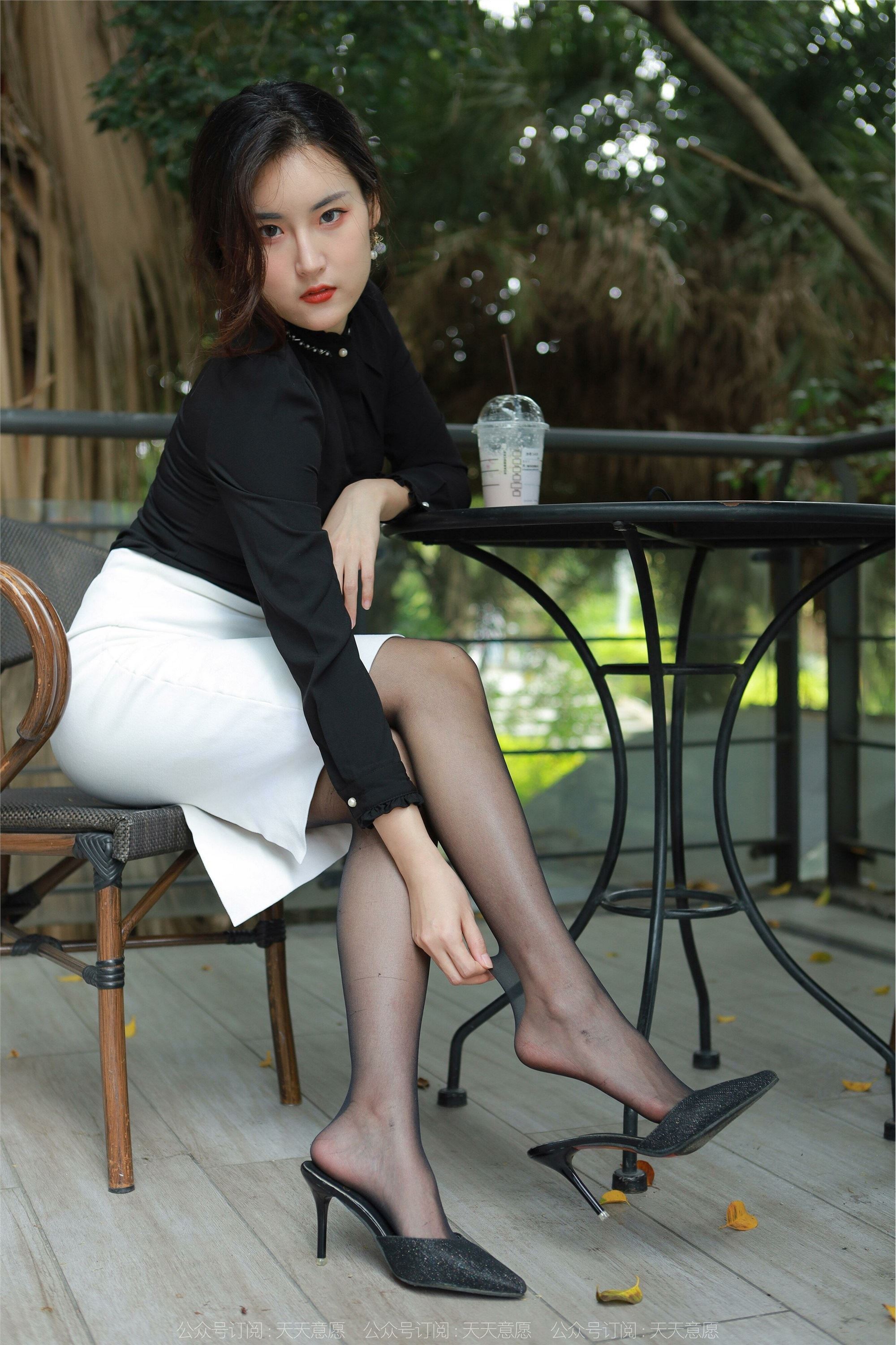 IESS异思趣向  2022.05.15 丝享家 1089：小宝《黑丝黑衬衣》